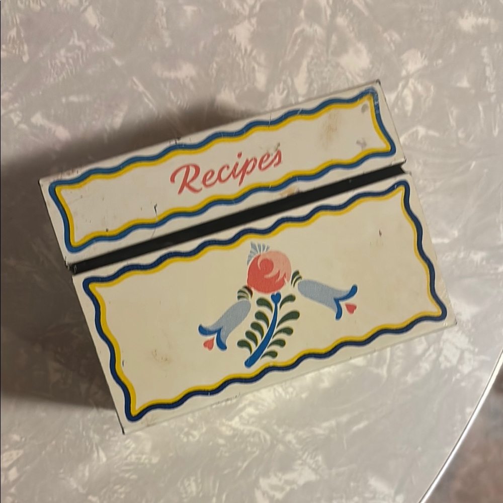 Charming Floral Recipe Box with Blue and Red Design